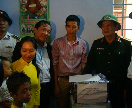 ຄະນະປະຕິບັດງານ ກະຊວງປ້ອງກັນປະເທດ ຢ້ຽມຢາມໝູ່ເກາະ ເຈື່ອງຊາ